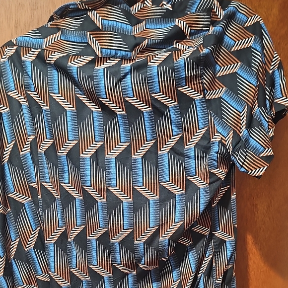 Geometric Patterned Shirt - Picture 3 of 3